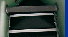 plancher noir pour bateau vert