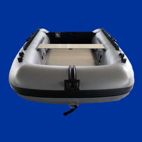 Bateau Black Evolution 2.7be de la marque Charles Oversea avec un fond en aluminium, couleur noire